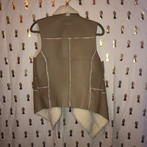 Fur vest - Picture 3 of 3